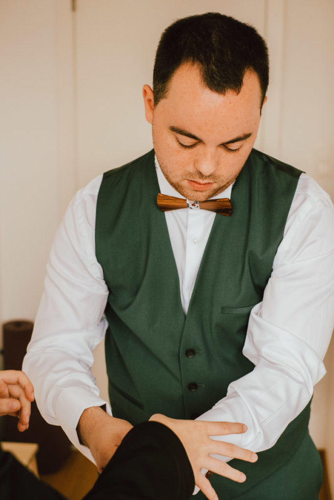 Préparatifs du marié chez ses parents