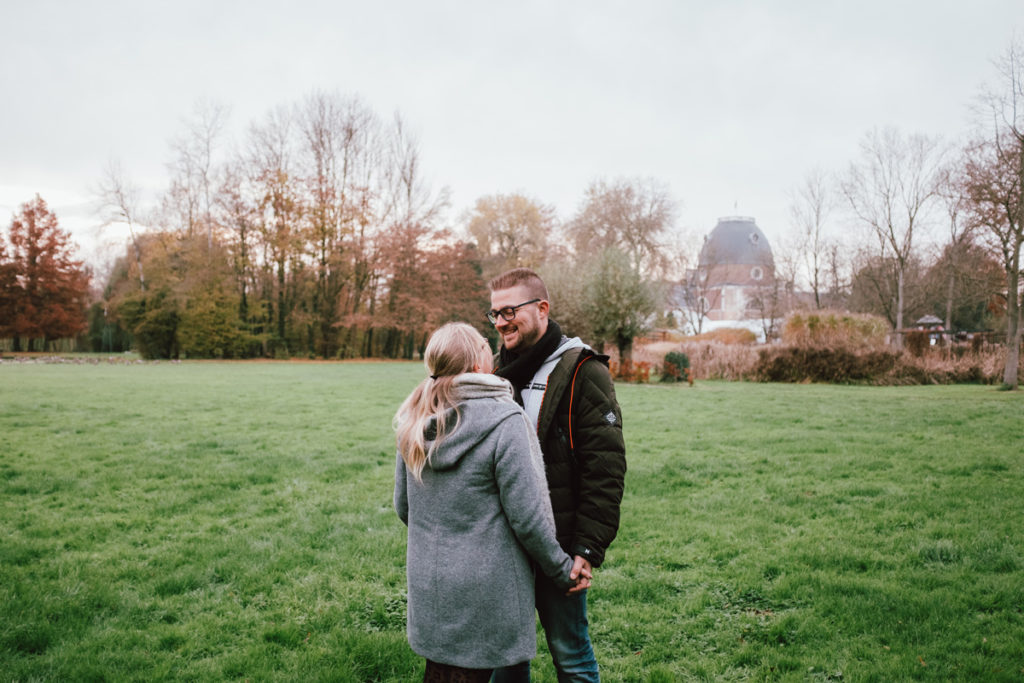 Séance couple aux couleurs de l'automne au château d'Hélécine