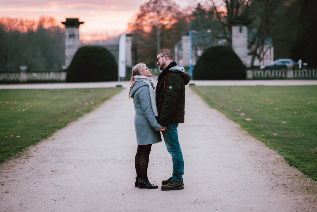 Séance couple aux couleurs de l'automne au château d'Hélécine