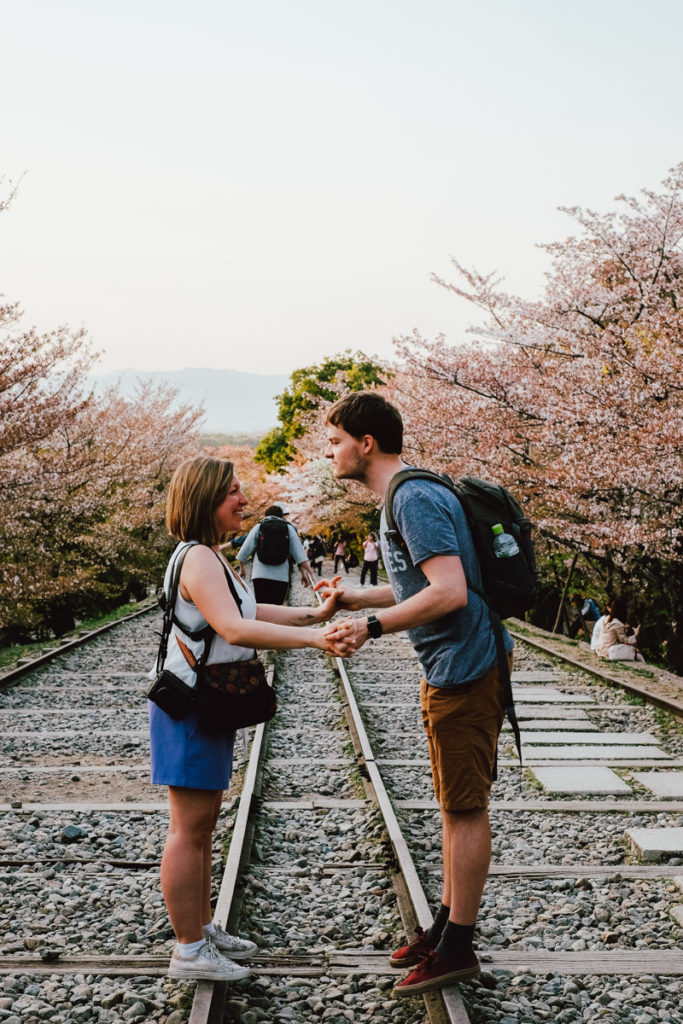 Photo de couple à Keage Incline, la voie ferrée à Kyoto