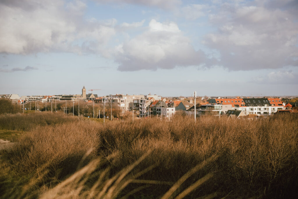 Demande en mariage sur la plage d'Ostende au coucher du soleil