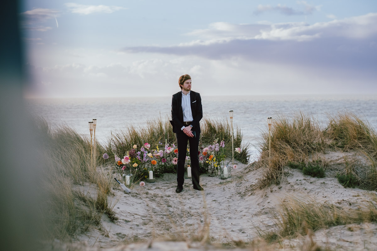 Demande en mariage sur la plage d'Ostende au coucher du soleil