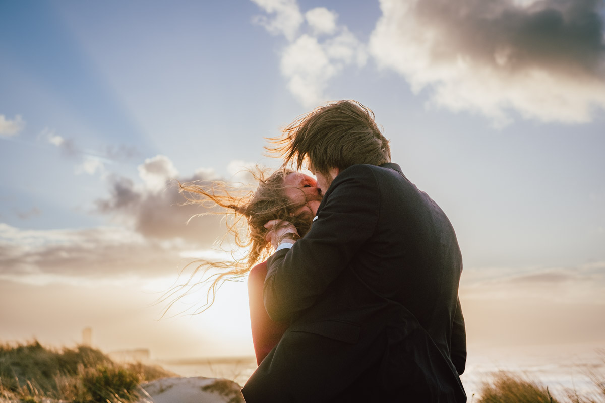 Demande en mariage sur la plage d'Ostende au coucher du soleil