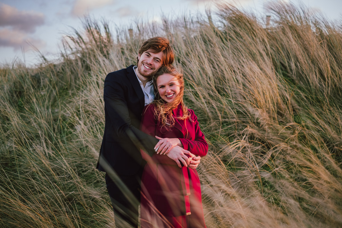 Demande en mariage sur la plage d'Ostende au coucher du soleil